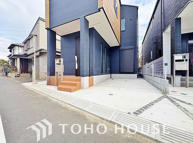 ゆったりとした駐車スペースを確保いたしましたので、大きめのお車でも駐車可能です。