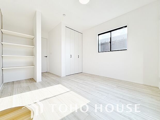 白を基調とした室内は、明るい住空間を造り出すだけでなく、清潔感をもたらしてくれます。