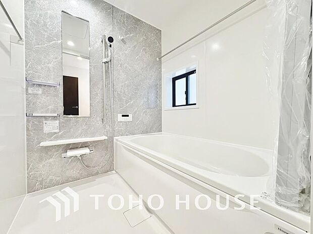 一日の疲れを癒すための心地よいバスタイムを演出する浴室はゆとりあるサイズを採用。