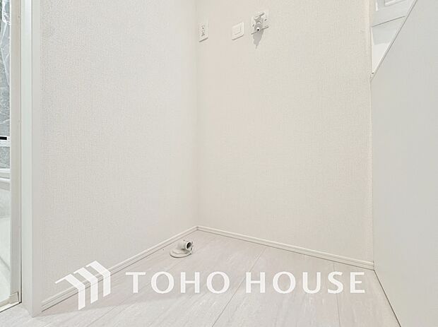 お家の中でも特にプライベートスペースとなる洗面所は、洗濯場所と浴室を同じ空間でまとめております。