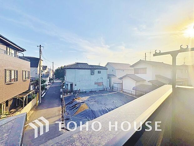 その豊かな眺望にふさわしい空間には、通風・採光にも優れ、心地よい光と風があふれています。