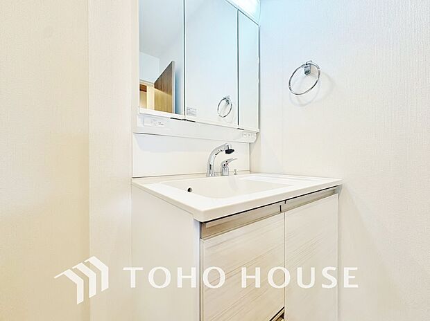 お家の中でも特にプライベートスペースとなる洗面所は、洗濯場所と浴室を同じ空間でまとめております。