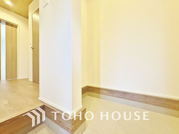 土足のまま入れるので、ゴルフバックなどがそのまま収納可能。散らかりがちな玄関をすっきりと保てます。