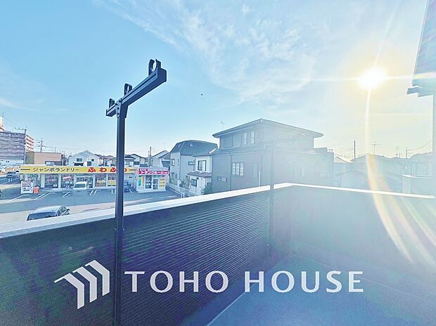 その豊かな眺望にふさわしい空間には、通風・採光にも優れ、心地よい光と風があふれています。