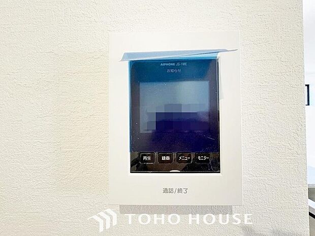 「見える安心」をカタチにしました。誰が来てもわかる様にモニター付きインターホンを設置。家事導線を考慮した個所に設置し、防犯性と利便性に優れ快適と安らぎを合わせた優しい設計。