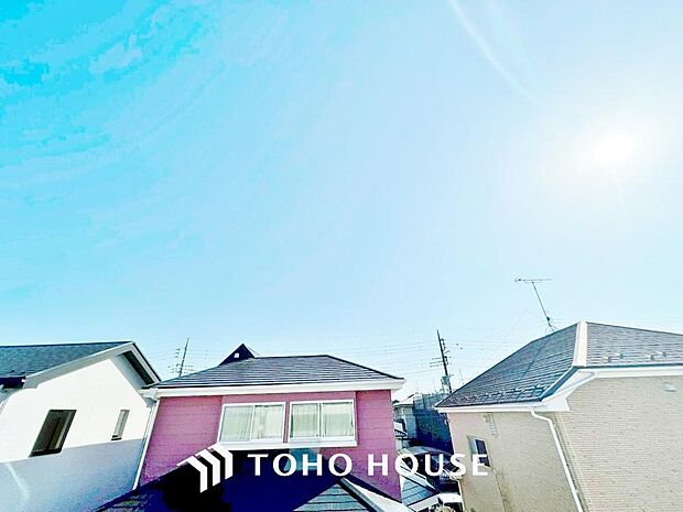 その豊かな眺望にふさわしい空間には、通風・採光にも優れ、心地よい光と風があふれています。