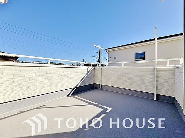 陽光に愛され、環境に恵まれ、家族に包まれた邸宅は、どんなに月日が経っても色褪せる事なく輝き続けます。