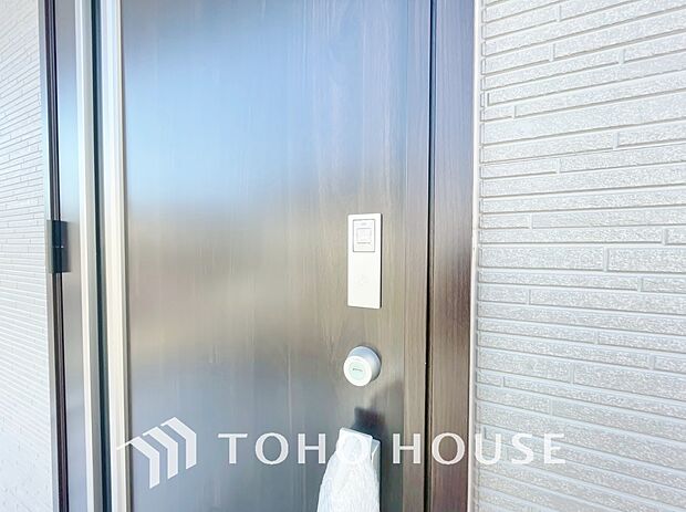 ボタンやカードひとつで鍵の施錠・解錠が出来ます。補助錠として鍵穴のない電子錠を選ぶ方も増加中。