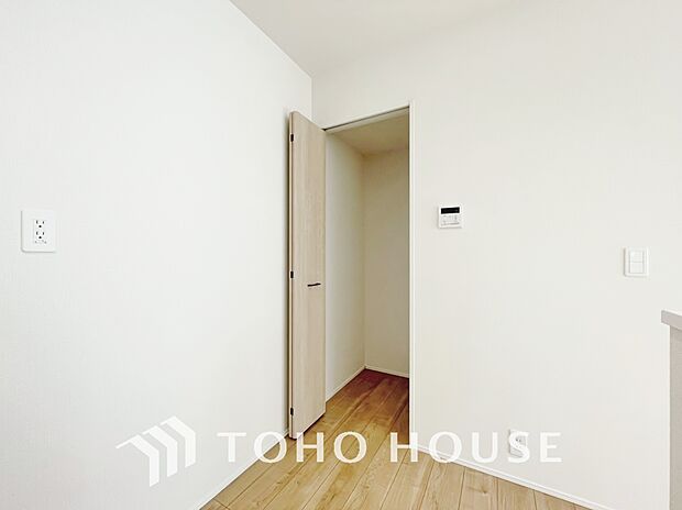 パントリーは食品庫として使われるほか、災害時の非常食の置き場所としても非常に便利です！