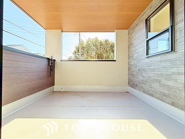 太陽に愛された邸は、陽当り、通風に優れた魅力的で快適さを追求した邸宅です。