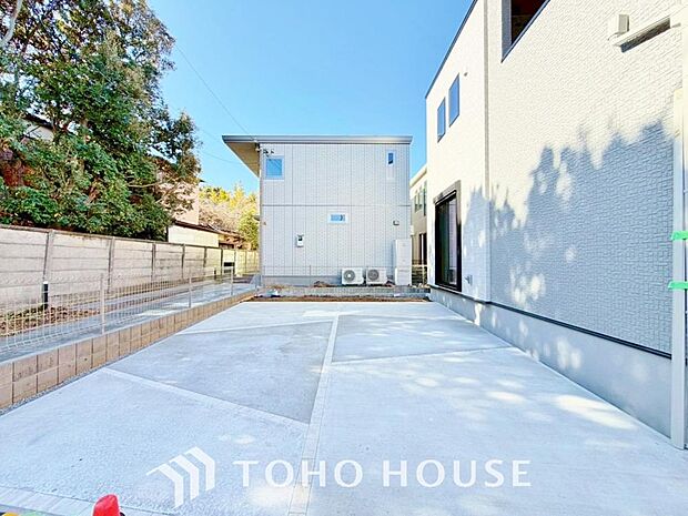 自転車やバイクなど、ゆとりのある敷地で置き場所に困ることはないでしょう。
