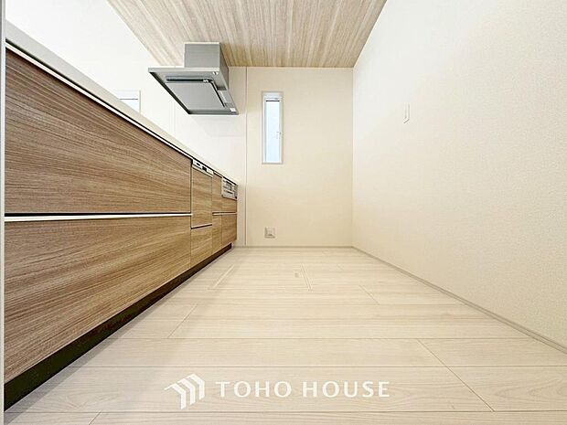 ご家族みんなで調理ができる位のスペースを実現したキッチン空間となっております。