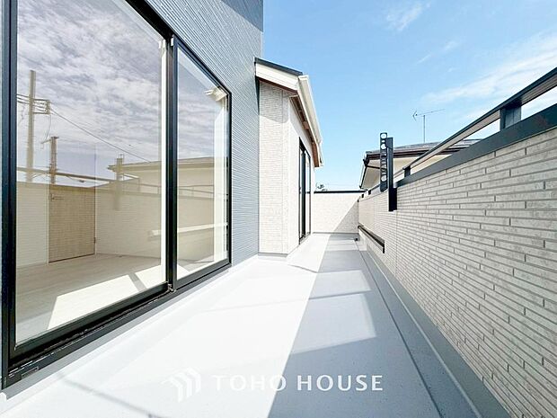 手を伸ばせば、ふれることが出来そうな環境が、そのままインテリアになったような印象です。