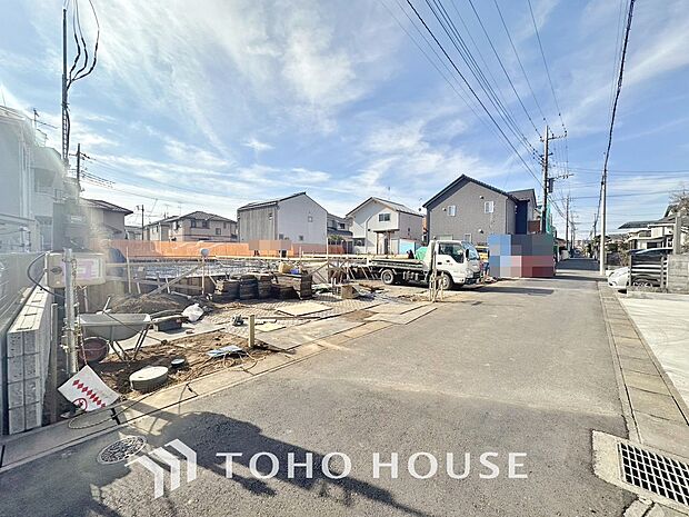 周辺環境とのコラボレーションにより明るく開放的な外観へ。住まいへの拘りは環境からも!