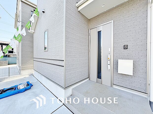 毎日みんなを見送り、そして迎え入れる場所だから。帰りたくなる家をテーマに設計した、自慢の玄関です。