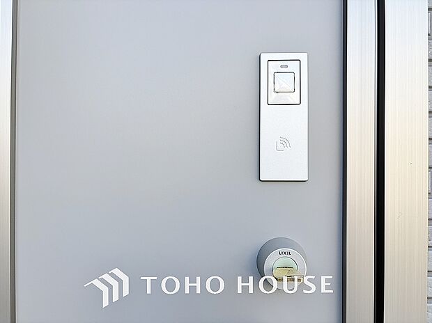 ボタンやカードひとつで鍵の施錠・解錠が出来ます。補助錠として鍵穴のない電子錠を選ぶ方も増加中。