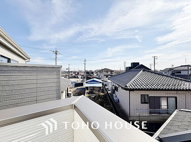 その豊かな眺望にふさわしい空間には、通風・採光にも優れ、心地よい光と風があふれています。