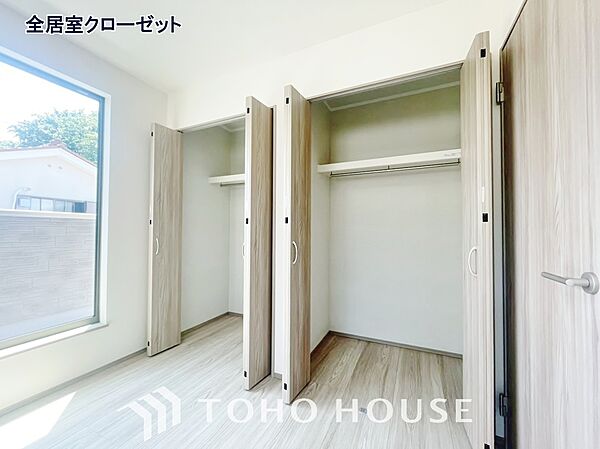 各居室にはクローゼットを完備し、家具の配置にも困らない設計がされております。