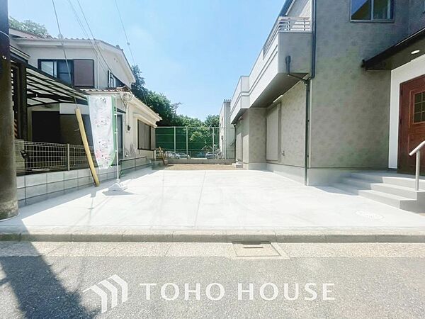近隣の駐車場まで歩く必要がなく、子どもや高齢者がいる世帯は駐車場から自宅までの距離が短い方が便利。