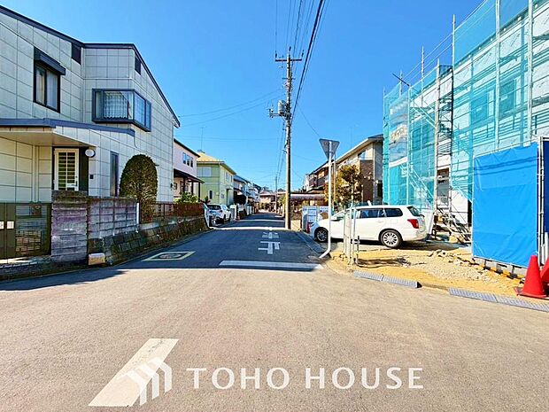 街並みの風景に包み込まれながら、瀟洒な印象も湛えて佇む邸宅を建築いたします。