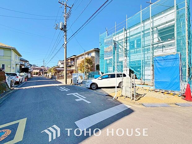 近隣の駐車場まで歩く必要がなく、子どもや高齢者がいる世帯は駐車場から自宅までの距離が短い方が便利です