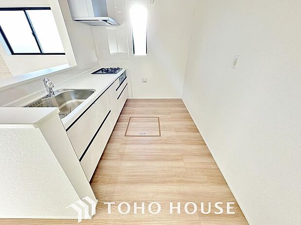 美しく、使いやすい、キッチン空間。優しい温もりを醸し出すキッチンは料理の為の配慮を随所に注ぎました。