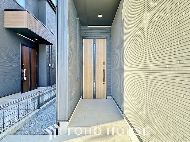 毎日みんなを見送り、そして迎え入れる場所だから。帰りたくなる家をテーマに設計した、自慢の玄関です。