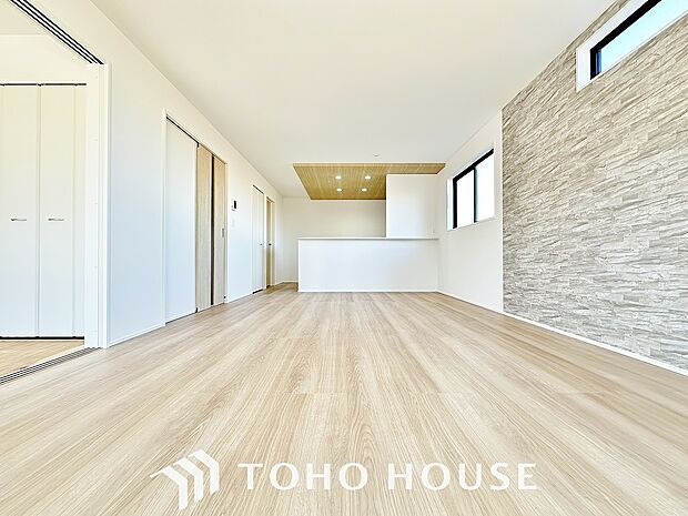 ＬＤＫでは家族が集まり、明るく穏やかな空気のなかで飲んだり、食べたり、笑ったり。