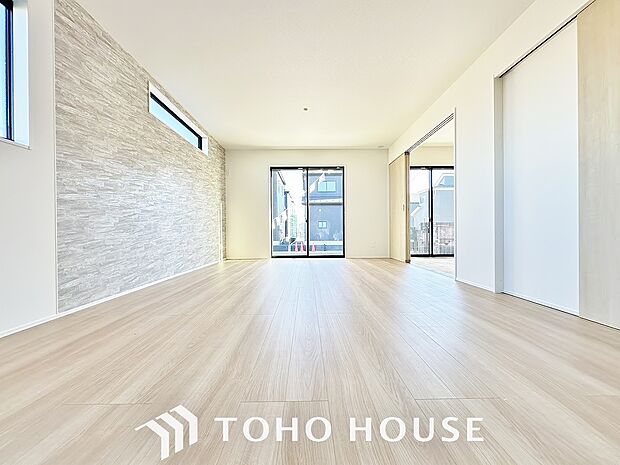 家族皆が集まる場所だからこそ、一番明るく使い勝手のいい空間に仕上げております。