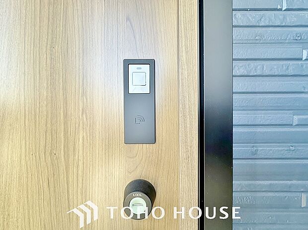 ボタンやカードひとつで鍵の施錠・解錠が出来ます。補助錠として鍵穴のない電子錠を選ぶ方も増加中。