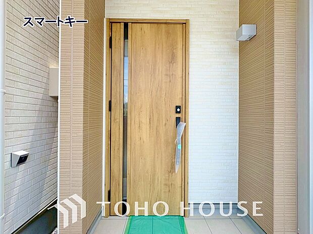 ボタンやカードひとつで鍵の施錠・解錠が出来ます。補助錠として鍵穴のない電子錠を選ぶ方も増加中。