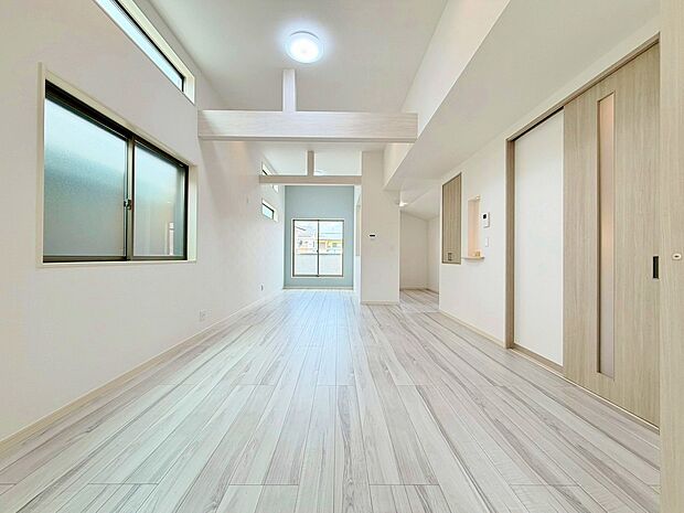 家族皆が集まる場所だからこそ、一番明るく使い勝手のいい空間に仕上げております。