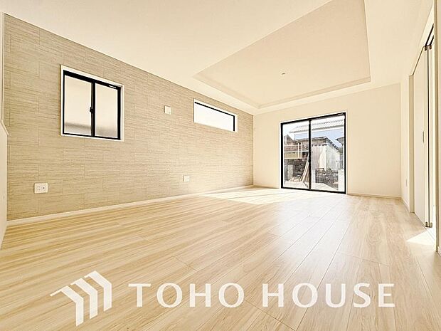 忙しい朝でも、しっかり家族が揃って食事をして頂けるゆとりある大きさのダイニングスペース。