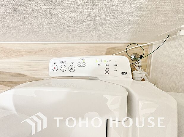 おしりを優しく洗ってくれるだけではなく、便座を優しい温度で温め、快適さを創出します。
