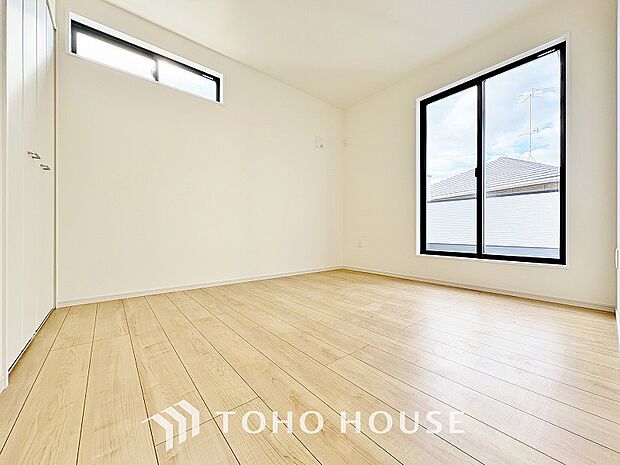 快適な光を取り入れ、心地よい風を取り入れます。収納スペースもあり、生活しやすい居住スペースです。