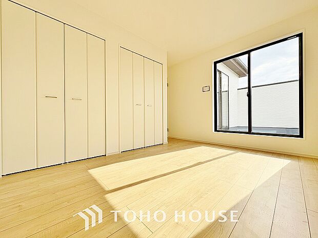 心と体をゆったりと安らげる主寝室。寝室のゆとりが大きい分だけ、暮らしの安らぎは深まります。