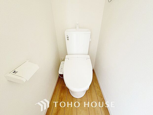 清潔な空間であって頂けますように、目に留まるだけではなく、汚れをふき取り易いフロアと壁紙をチョイス。