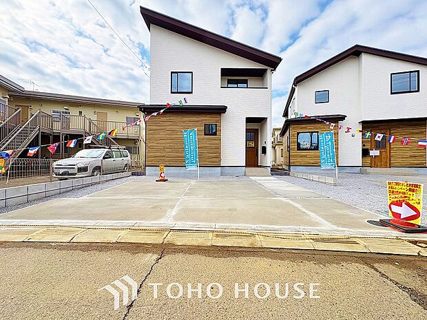 ゆったりとした駐車スペースを確保いたしましたので、大きめのお車でも駐車可能です。