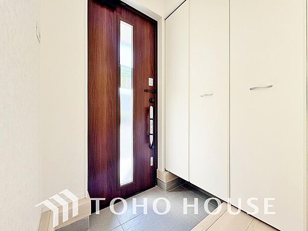 毎日みんなを見送り、そして迎え入れる場所だから。帰りたくなる家をテーマに設計した、自慢の玄関です。