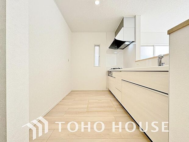 充実した収納スペースを搭載したシステムキッチンは、日々の家事がはかどります。