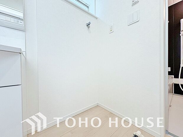 脱衣所内に洗濯機を置けるスペースを確保!ご家族のお洗濯物を洗う際にも大容量の洗濯機を置けて便利です。