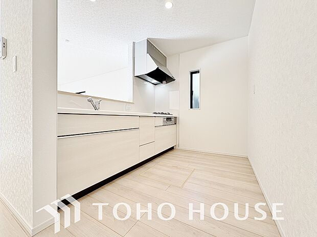 充実した収納スペースを搭載したシステムキッチンは、日々の家事がはかどります。