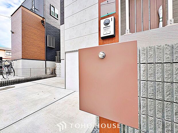 数字を回して施解錠できるダイヤルや暗証番号を設定するタイプなどがあり防犯効果が高まります。