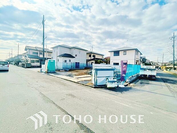 街並みの風景に包み込まれながら、瀟洒な印象も湛えて佇む邸宅を建築いたします。