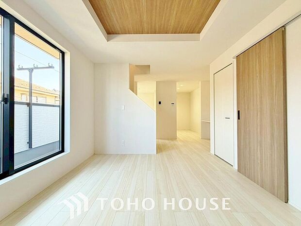 家族の暮らしに思いを馳せて、日常のワンシーンを表現したリビングダイニング。