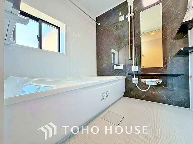 心地よいバスタイムを演出する浴室はゆとりあるサイズを採用。