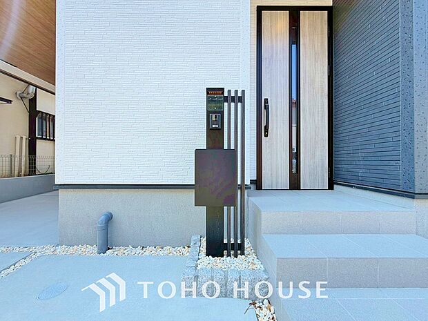 ポストは数字を回して施解錠できるダイヤルや暗証番号を設定するタイプなどがあり防犯効果が高まります。