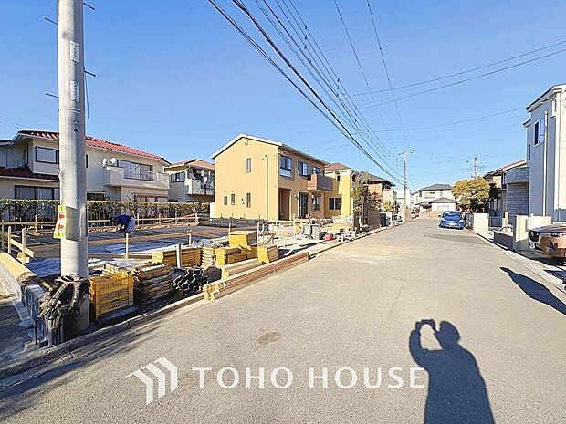 周辺環境とのコラボレーションにより明るく開放的な空間を演出しております。