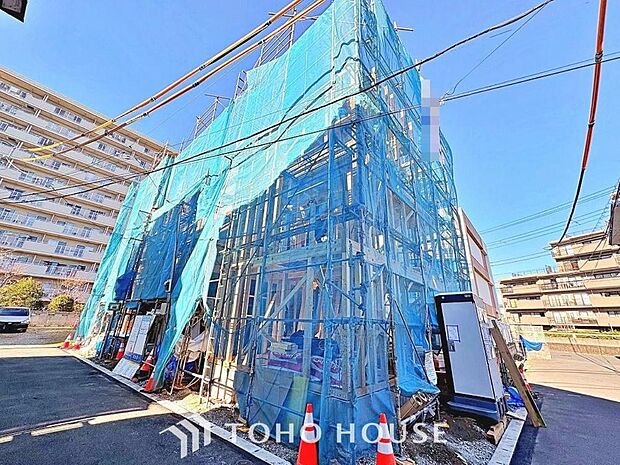 近隣の駐車場まで歩く必要がなく、子どもや高齢者がいる世帯は駐車場から自宅までの距離が短い方が便利です