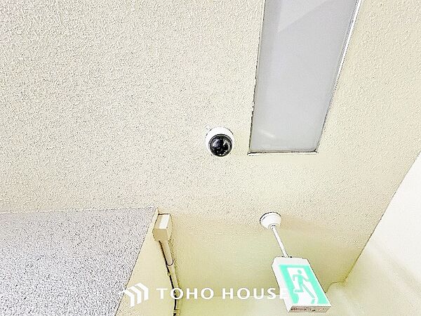 防犯カメラはエントランスや駐車場など空き巣犯への威嚇の効果があります。